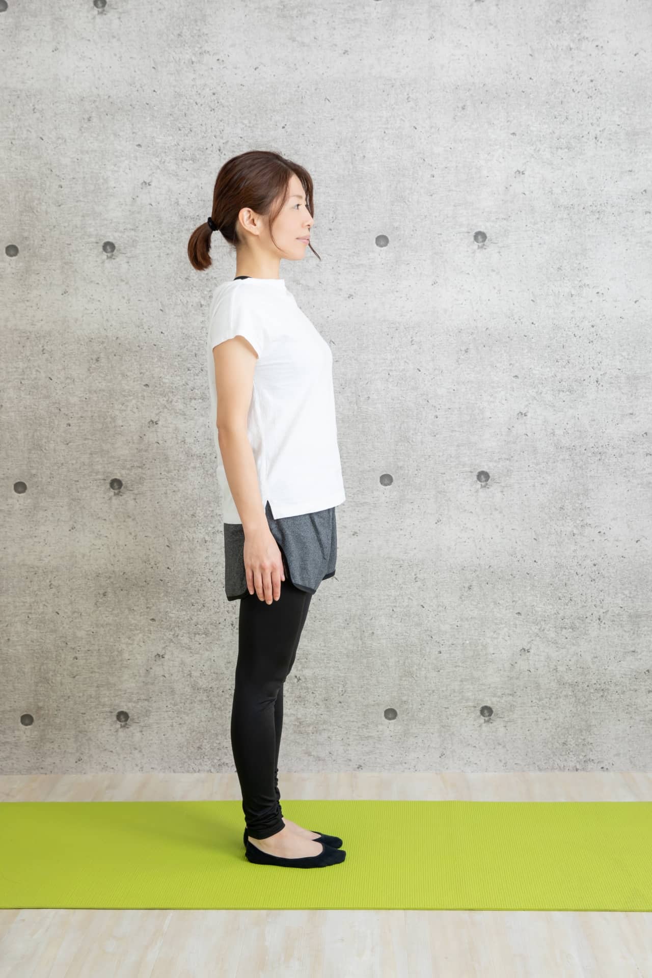 正しい歩き方はまっすぐに立つ